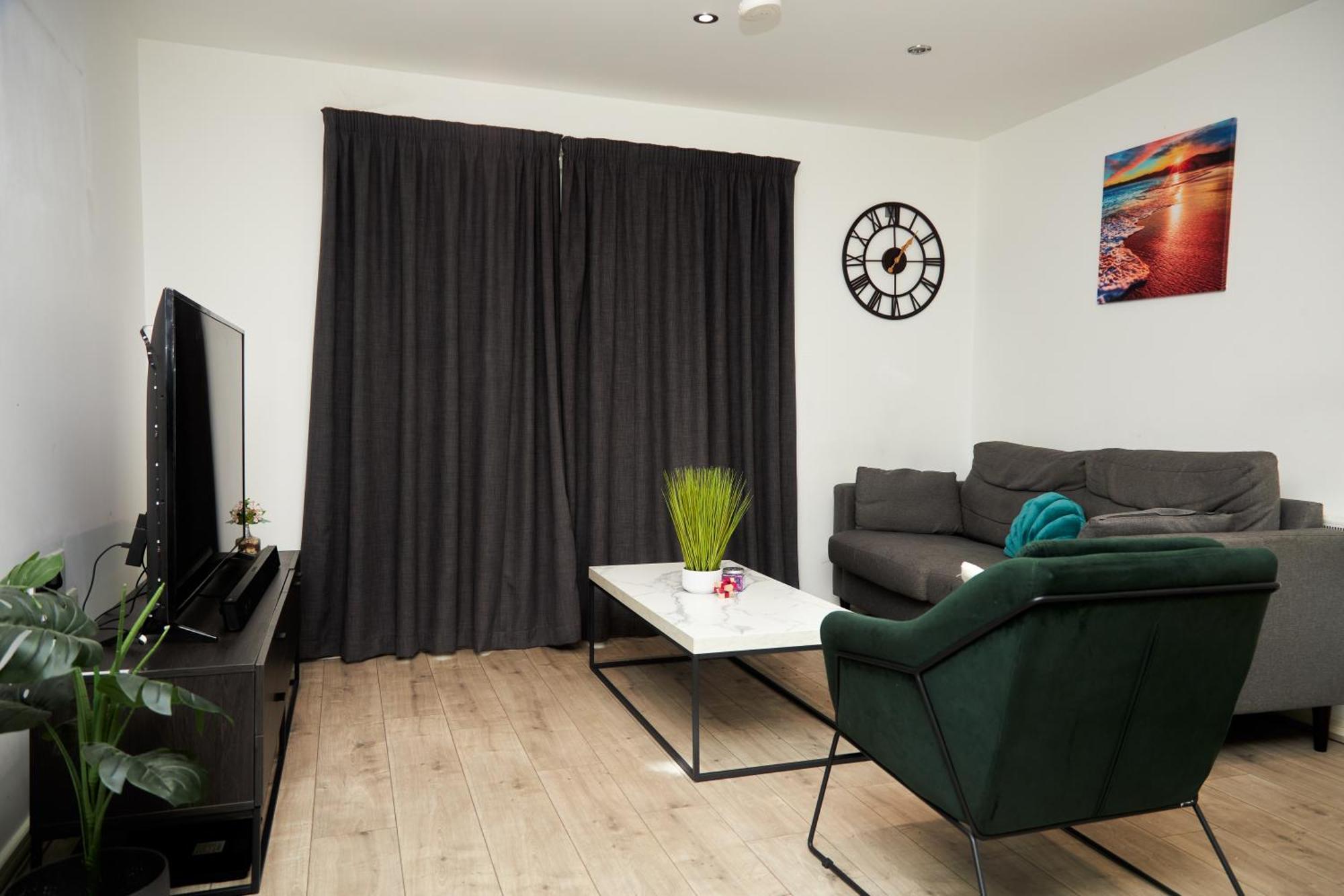 Luxury Ensuite With Shared Living And Kitchen Guest house *