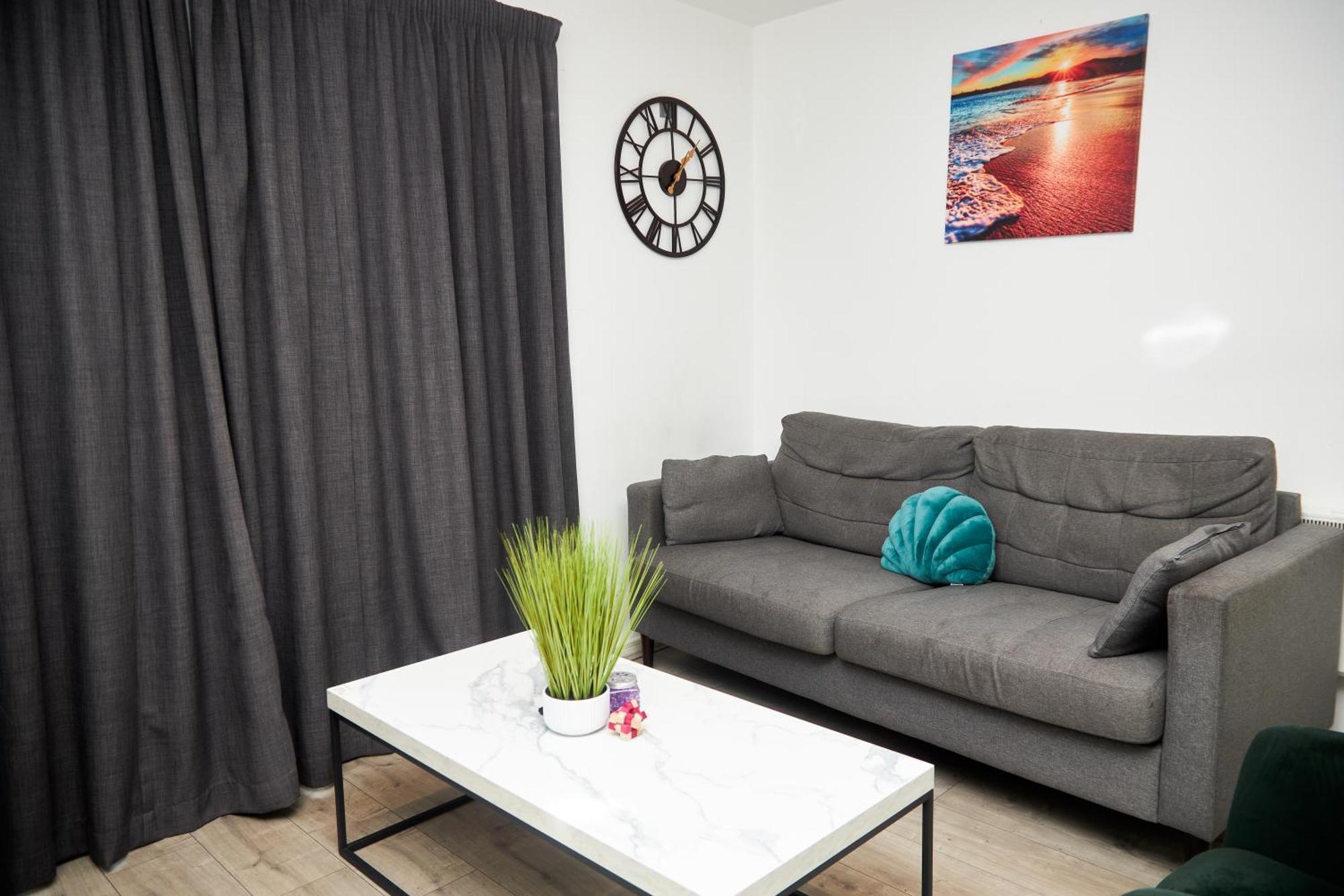 Luxury Ensuite With Shared Living And Kitchen Guest house *